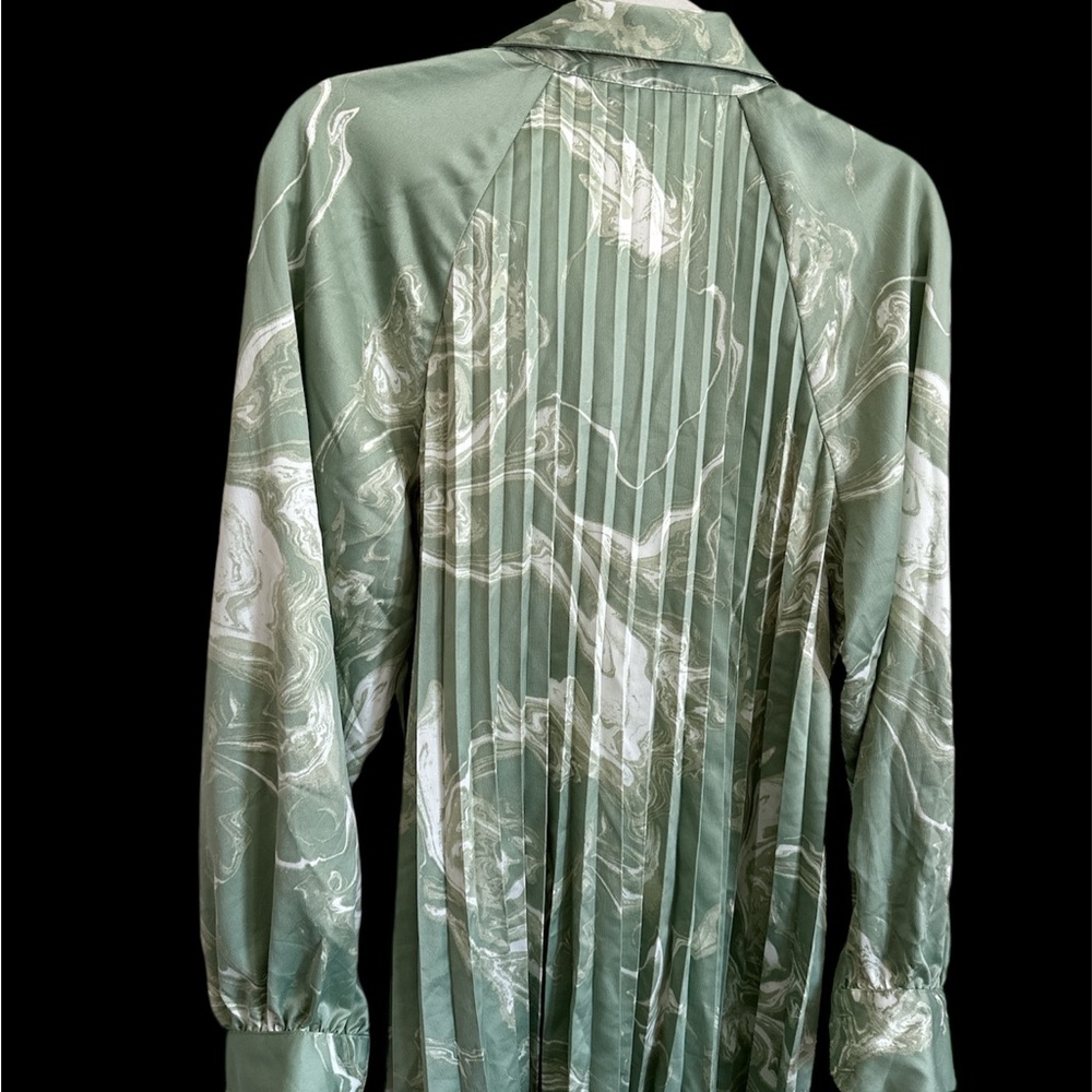 Alfani Button-Down Blouse Features A Beautiful Gr… - image 3